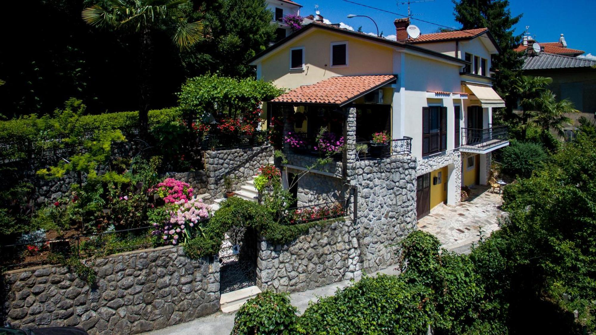 Apartment Dolores Opatija Bagian luar foto