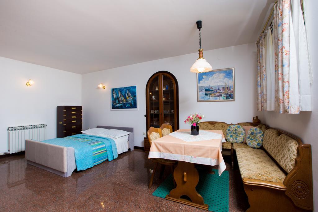 Apartment Dolores Opatija Bagian luar foto